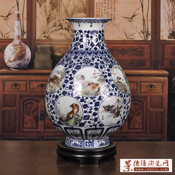 高檔仿古景德鎮(zhèn)陶瓷青花瓷花瓶客廳擺件大號福運滿堂粉彩生肖擺設(shè)