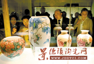“歷史的釉光——湖南醴陵釉下五彩瓷珍品展”在北京首都博物館開展
